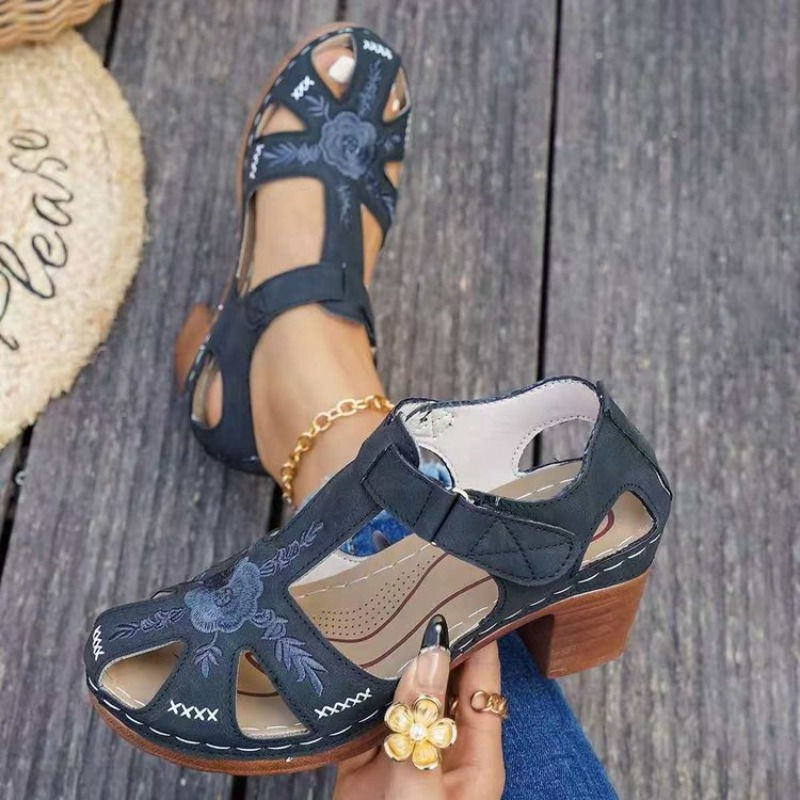 Women Formal Wear Footwear - صنادل نسائية بكعب متوسط الارتفاع مع