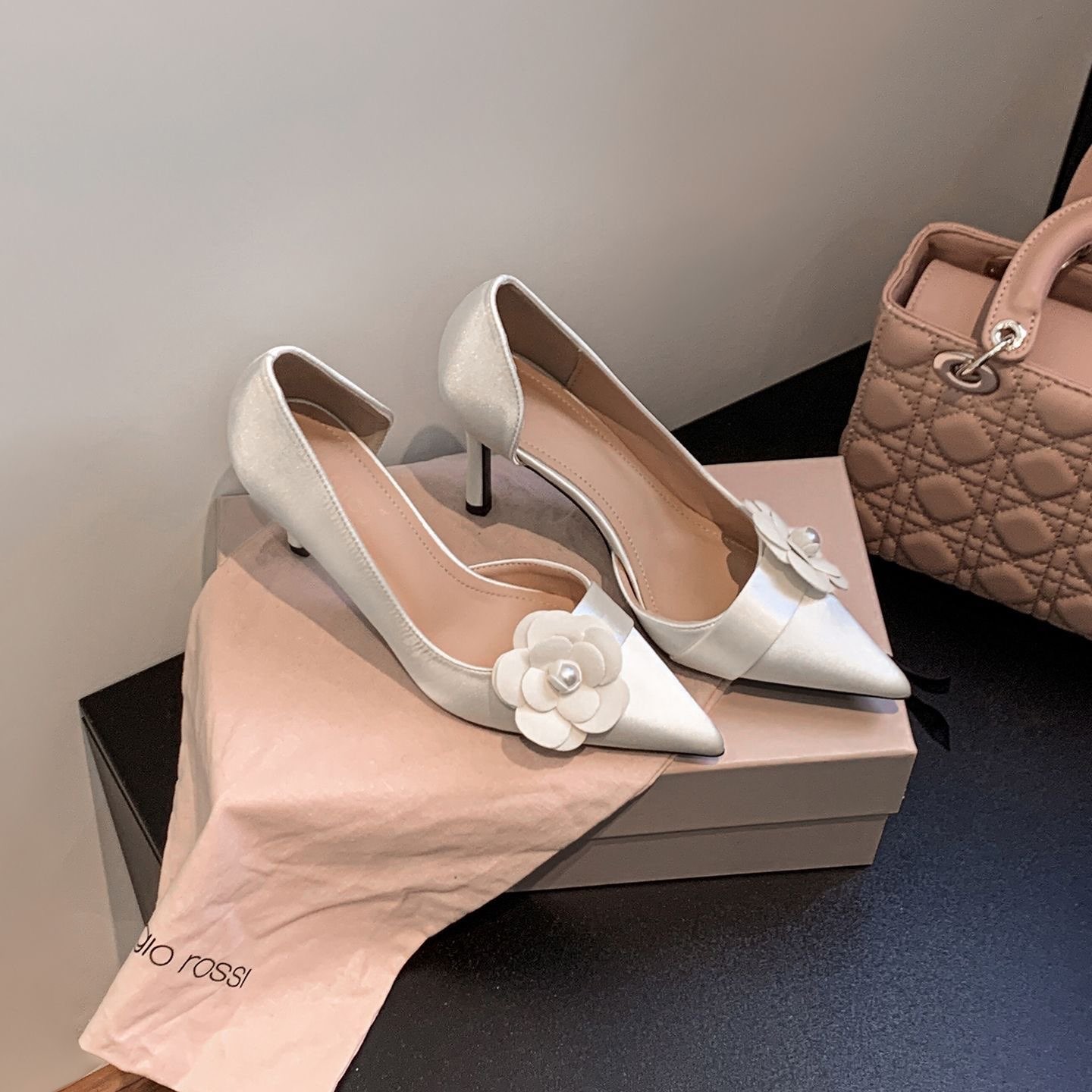 أحذية نسائية بكعب عالٍ مدبب من - مراجعة Women Formal Wear Footwear وسعره