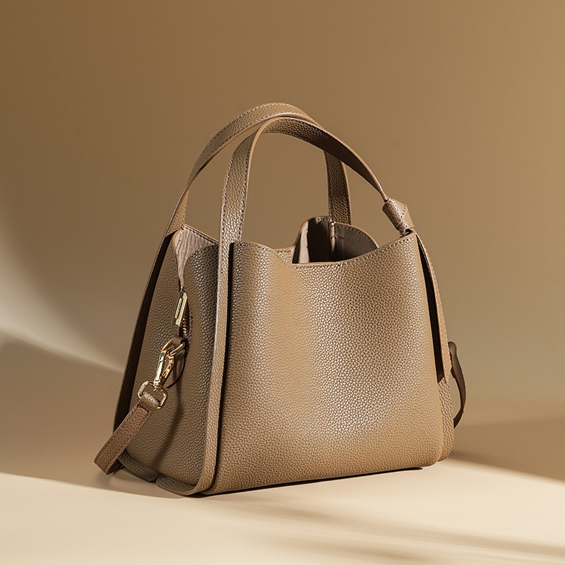 حقائب يد نسائية من الجلد الطبي - مراجعة Structured Handbag Work وسعره