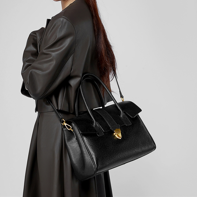 حقائب يد نسائية من الجلد الطبي - مراجعة Structured Handbag Work وسعره